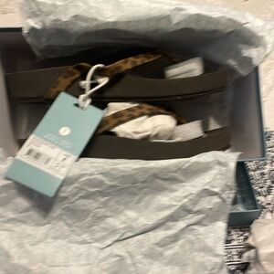 Revitalign flip flops